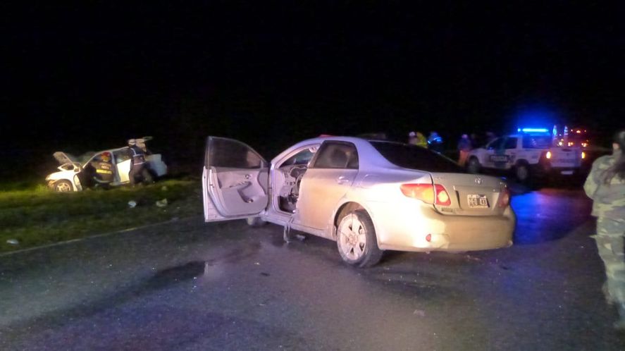 Quequén: dos muertos tras un choque frontal entre un remís y un auto en ...