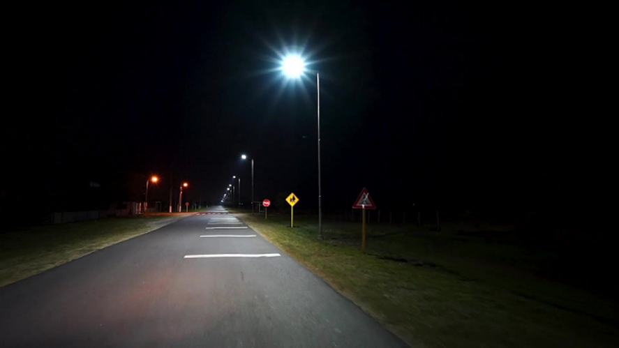 Se instalaron nuevos equipos de iluminación en Lisandro Olmos, Arturo Seguí, Poblet y en una zona de importante circulación en Berisso.