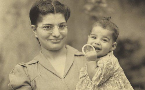 Freddie Mercury junto a su madre