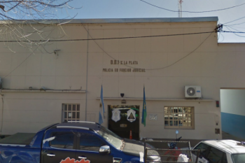 desafectaron a un comisario por abusos sexuales a una detenida