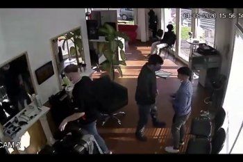 robo una peluqueria con su hijo de 11 anos como complice