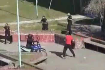 ensenada: un barrabrava de cambaceres enfrento a policias y hasta les robo un reloj