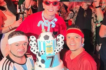 la insolita fiesta de cumpleanos de alejandro garnacho con dos enanos