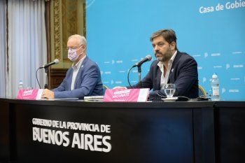 El jefe de Gabinete, Carlos Bianco, y el ministro de Salud, Daniel Gollán, detallaron la situación de la pandemia de coronavirus en la Provincia.