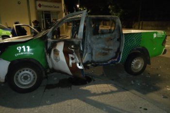 Un patrullero fue incendiado y vecinos  fueron reprimidos en Rojas