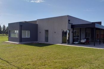 chascomus: cinco delincuentes robaron y sembraron terror en un country