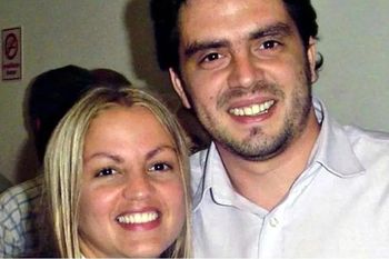 Carolina Píparo junto a su hermano