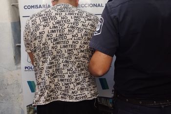 El hombre de 37 años fue detenido en Berisso acusado de un presunto abuso 