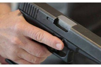 La entradera fue ayer en Bernal. Actuaron dos ladrones con armas de fuego