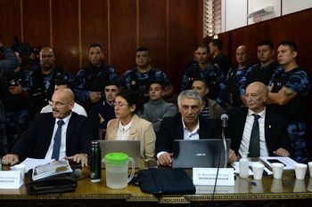 masacre de monte: comienzan los alegatos en el juicio contra cuatro policias