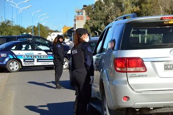 drama en merlo: hallan muertos y baleados a una mujer policia y a su bebe
