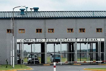 ezeiza: un preso muerto y tres internados por una aparente intoxicacion con drogas