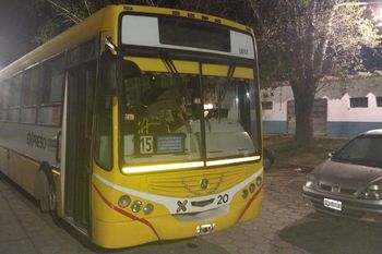 la plata: relato salvaje en un colectivo dejo al chofer herido