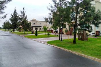 san vicente: roban en un country y huyen con millonario botin