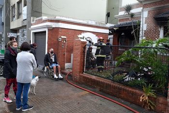 Bomberos sofocaron un incendio en la casa del exconcejal Julio Irurueta