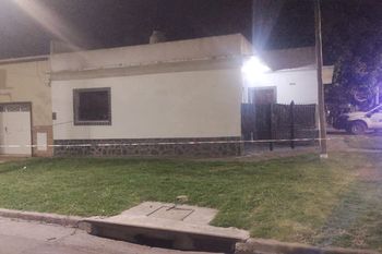 En esta vivienda de La Plata ocurrió el femicidio seguido de suicidio