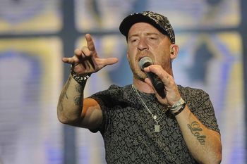 avellaneda: el cantante de la beriso fue victima de una salidera bancaria