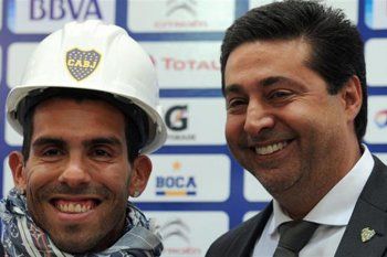 Inseparables: Carlos Tevez y Daniel Angelici, la buena relación del ex con el ídolo fue utilizada en un momento difícil para el club.