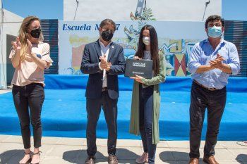 En diciembre de 2020 Kicillof entregó 42 computadoras del Conectar Igualdad que estaban en un depósito del Correo Argentino