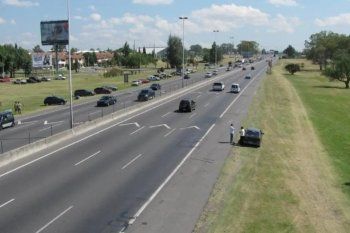 Buscan a dos motochorros que por tirotearse con un policía mataron a un hombre