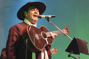 el chaqueno palavecino y peteco carabajal daran un show gratuito en merlo 