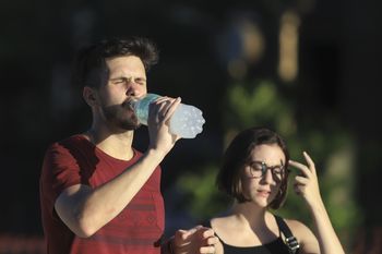 Continúa la alerta amarilla por altas temperaturas: ¿Cómo sigue el tiempo el resto de la semana?