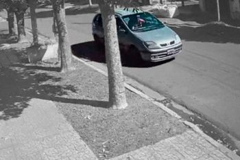 Una imagen del auto del remisero de Castelar denunciado, que es investigada