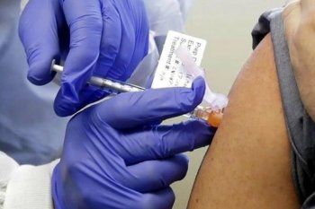 Voluntario de las pruebas de la vacuna contra el coronavirus.