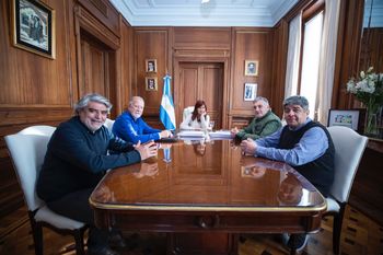 La vicepresidenta Cristina Kirchner escuchó los análisis de referentes de la CGT. Está preocupada, señaló uno de los participantes a Infocielo.