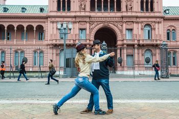 El compositor y productor artístico como Ben Molar, fue quien tuvo la idea de crear el Día del Tango en 1965