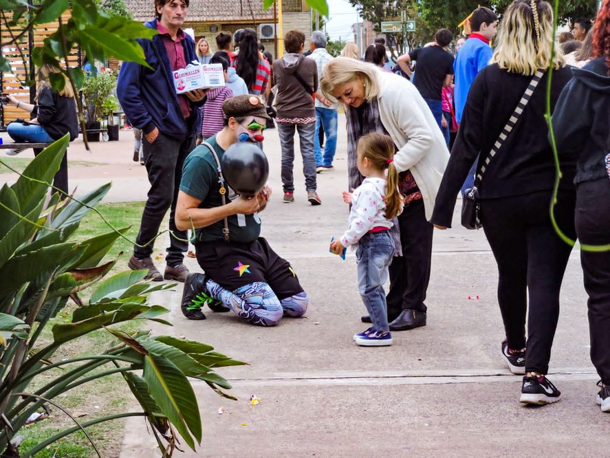 El pueblo bonaerense conocido por los Almacenes de Campo y su respectiva "Noche de los Almacenes", cumple 109 años a pura música, feria y deporte.