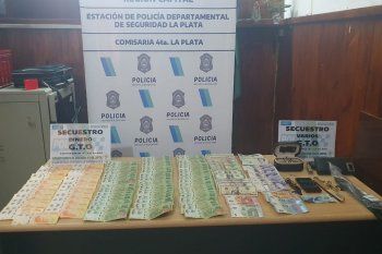 El botín que uno de los ladrones tenía en una mochila