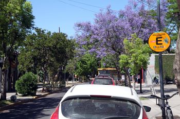 El estacionamiento medido comenzó a regir este martes en City Bell