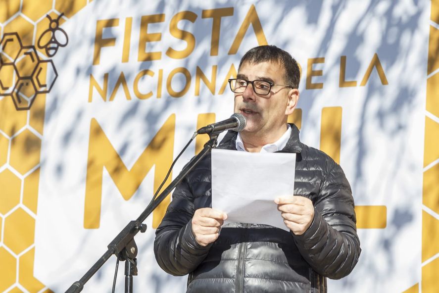 Desde el PRO bonaerense se quejaron de que Ritondo y Vidal saludaran al intendente de Azul, al que acusan de perder la mayoría en el Senado.