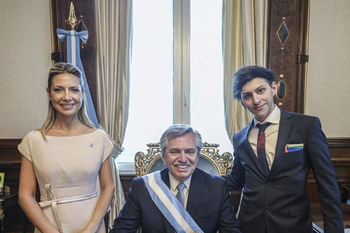 Alberto Fernández junto a la primera dama Fabiola Yáñez y a su hijo Estanislao