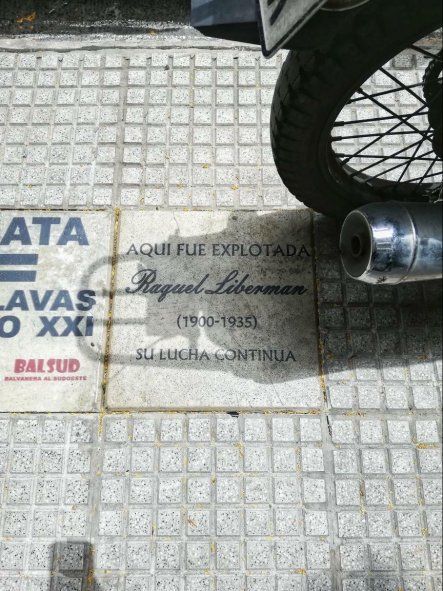 Placa recordatoria de Raquel Liberman en CABA La historia oculta del cementerio de Avellaneda que incluye trata de mujeres 