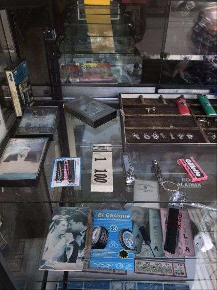 Productos que transportan a otra época en El Kiosco Andrea de Punta Alta que mágicamente logra sobrevivir al paso del tiempo 
