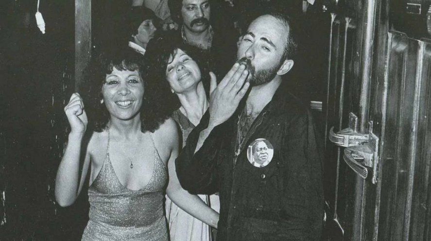 El Indio Solari, joven y luego de alguno de los primeros shows con los Redondos.