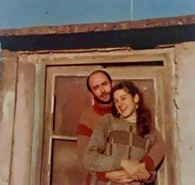 Indio Solari con su pareja, en la juventud.