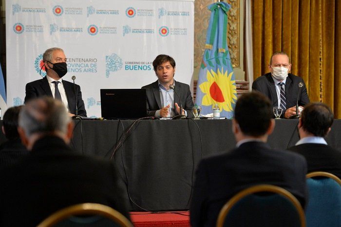 A mediados de 2020, junto a Julio Alak y Sergio Berni, el gobernador anunció 1.350 nuevas plazas para fin de año. Hasta ahora se construyeron 1.222.
