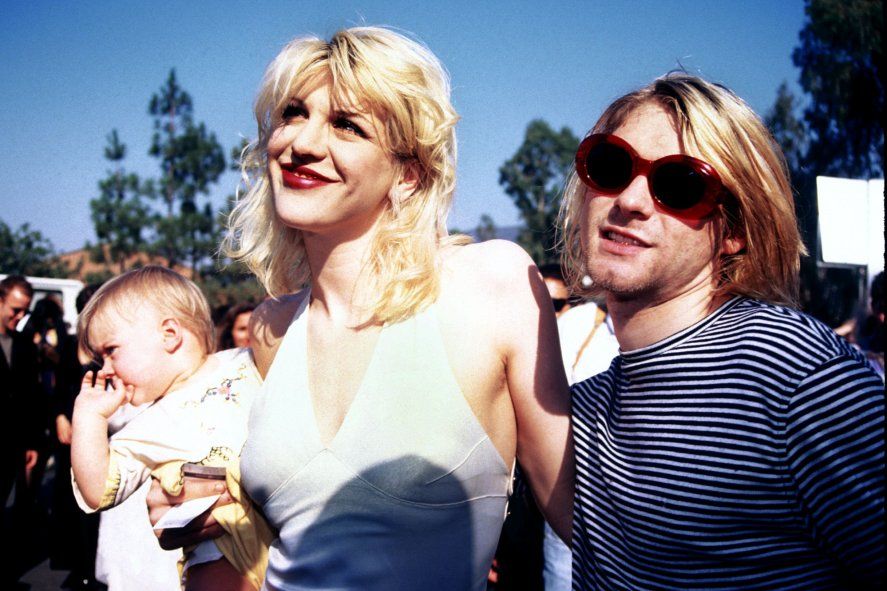 Kurt Cobain y Courtney Love, junto a la pequeña Frances