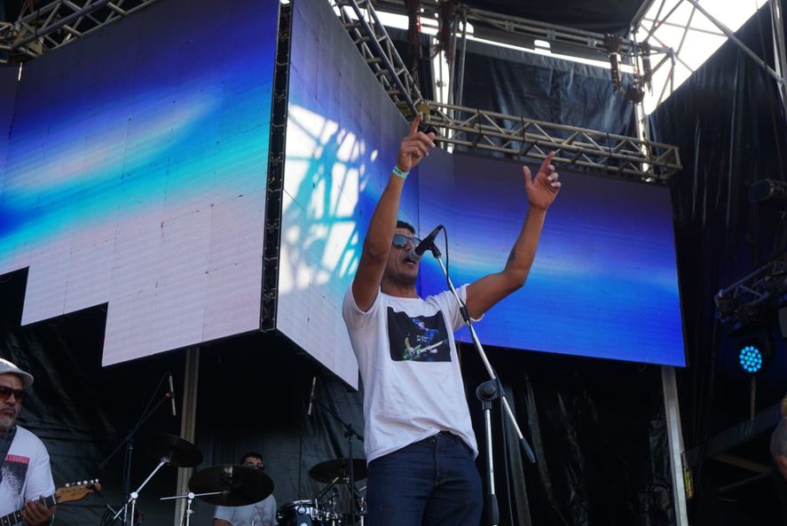 “La banda ha forjado una gran amistad y eso hace que cualquier derrota, sea más liviana”, asegura Gabo Duarte, cantante de Mala Información, a días de su presentación junto a Alejandro Medina en La Plata. 