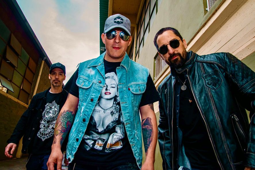 La Mono: la banda de rock esta integrada por Gaspar Benegas, Ramiro López Naguil y Lucas Argomedo