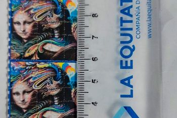 Además de las dosis de LSD se incautaron un frasco con marihuana, celulares y la moto en la que se movilizaban. Todo quedó a disposición  de la Unidad Funcional de Instrucción (UFI) 15 del Departamento Judicial La Plata