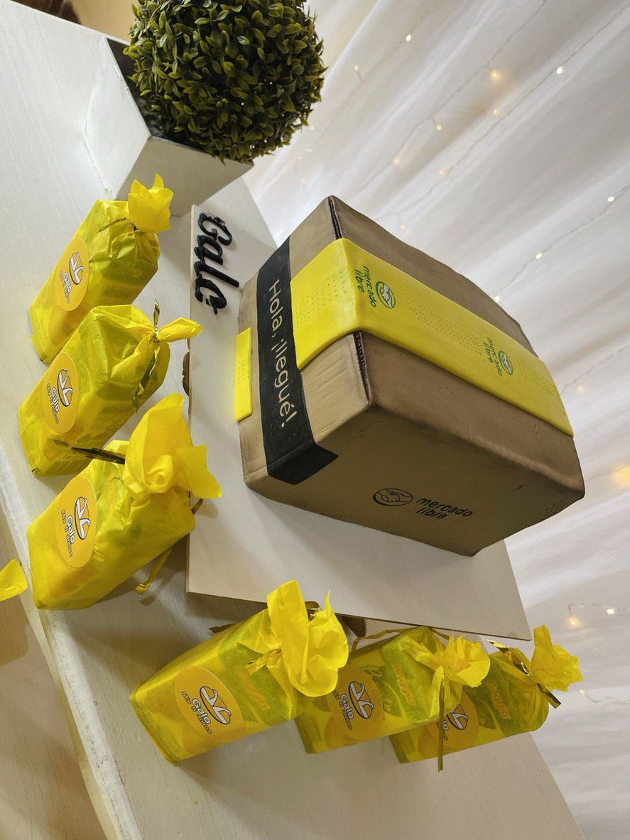 La torta, los souvenirs y las golosinas estaban tematizadas al estilo de Mercado Libre en el cumpleaños de Galo, el nene de 6 años fanático de xesa empresa