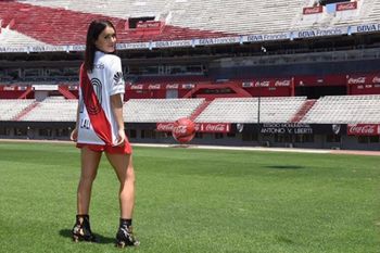 La respuesta de Lali Espósito a si tocaría en la Bombonera