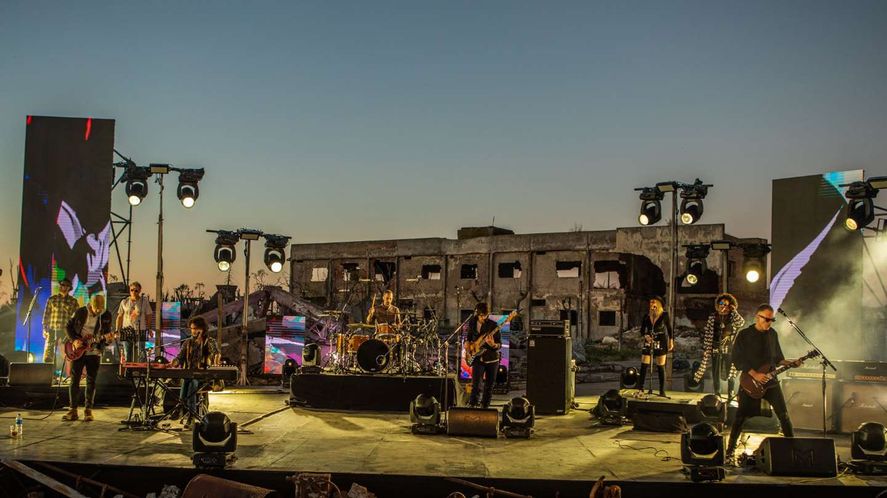 Los Fundamentalistas en su ultimo streaming que se grabó en las ruinas de Villa Epecuén. 