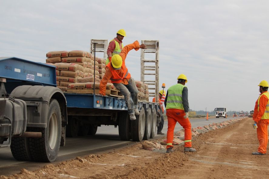 Los trabajos sobre la Ruta 51 incluyen  tareas de repavimentación y ensanche y refacción de los puentes entre otros.