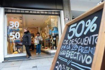 Las ventas minoristas cayeron un 6,7% anual en noviembre pero se recuperan contra octubre