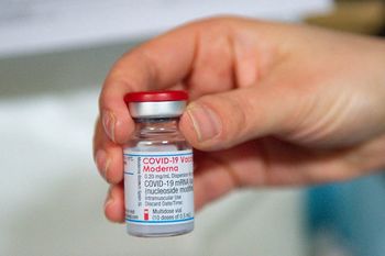 La vacuna contra el coronavirus no será obligatoria en Argentina en el futuro inmediato, aseguró Carla Vizzotti.